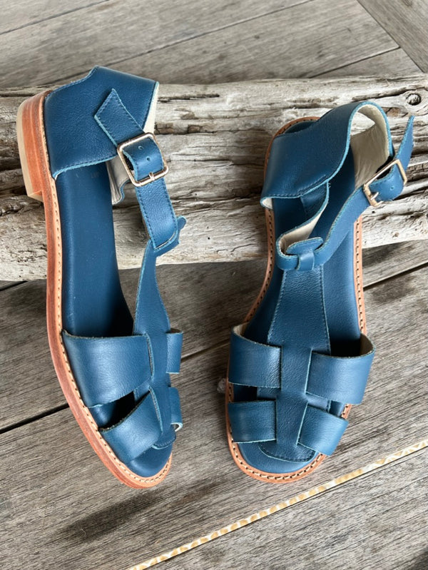 Blue leather t-strap, open toed sandals Size 7