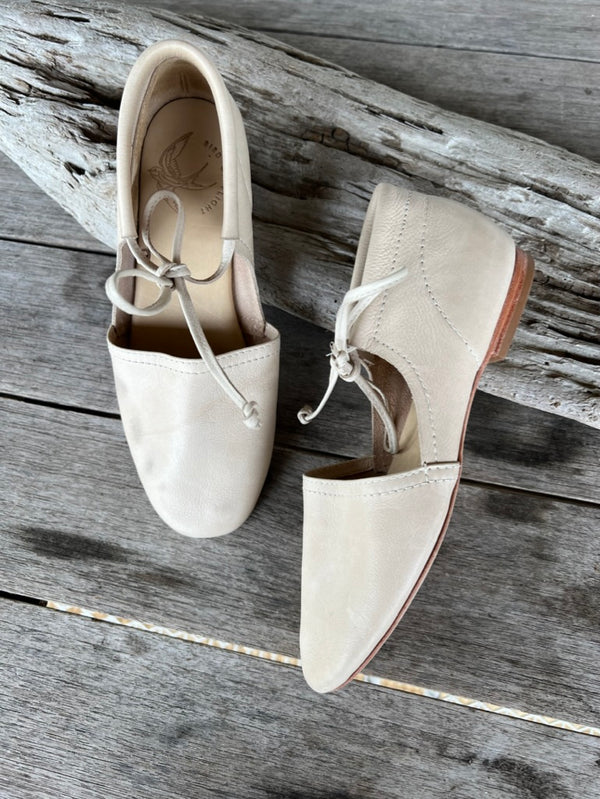 bone color soft leather flats with tie. size 7