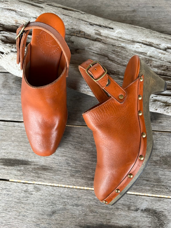 Rust leather sling back Clogs.  Real wood. size 7