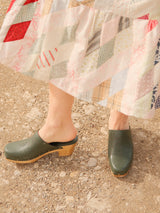 Shy Clog